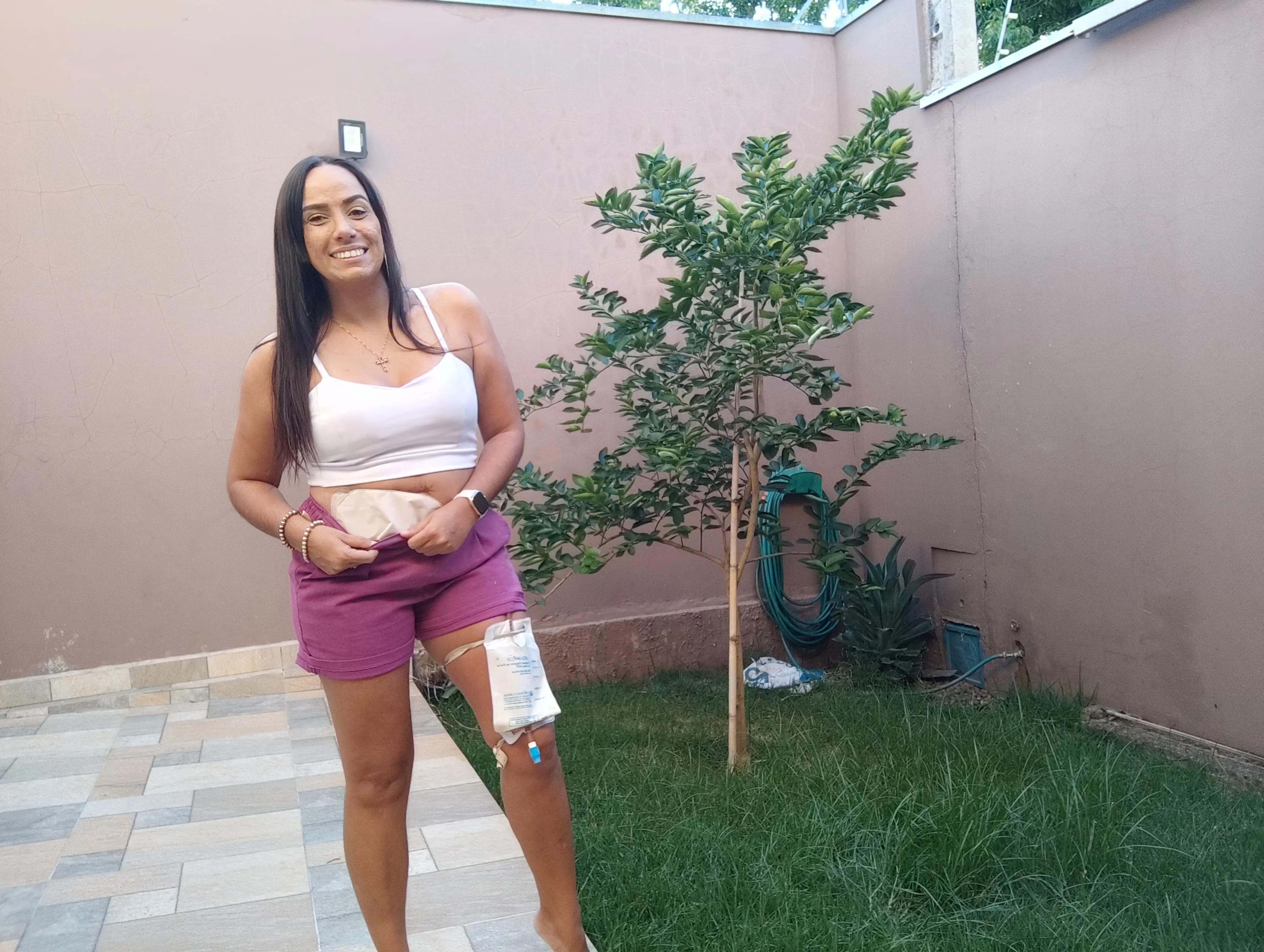 uma mulher posando para uma foto